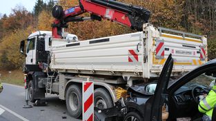 Am Mittwochnachmittag kam es auf der B20 bei Kothmaißling zu einem Unfall. Am Mittwochnachmittag kam es auf der B20 bei Kothmaißling zu einem Unfall.