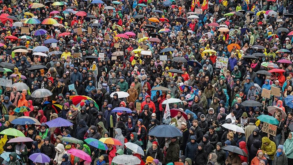 In Deutschland leben mehr als 80 Millionen Menschen. Laut einer Prognose k&ouml;nnte die Zahl in den kommenden Jahren sinken.