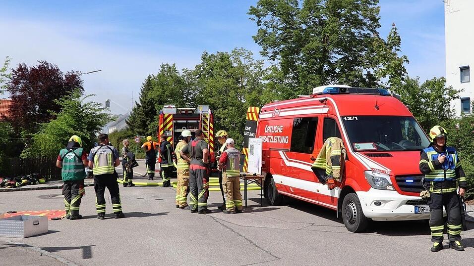 Kreisbrandrat Max Schraufnagl war vor Ort. Kreisbrandrat Max Schraufnagl war vor Ort.