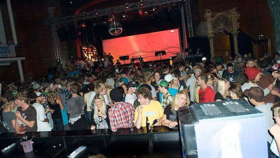 Rund 4000 Boarderfreunde feierten bei der Weltpremiere des neuesten Films von Isenseven, 'Let's go get lost' in M&uuml;nchen.