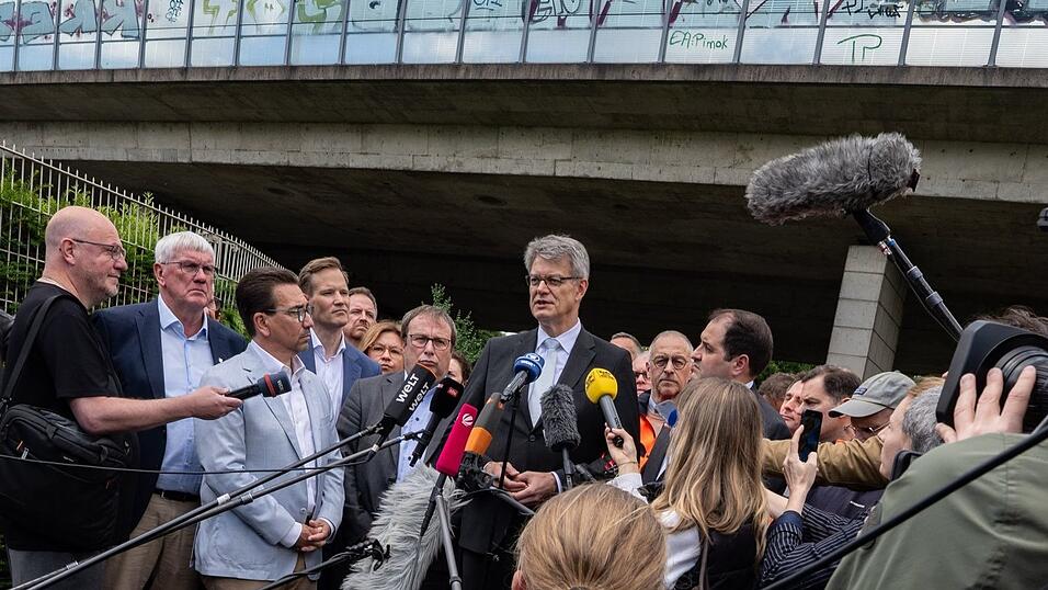 Bundesverkehrsminister Patrick Schnieder (CDU) hat versichert, dass die Bonner Nordbrücke für ihn derzeit oberste Priorität hat. Bundesverkehrsminister Patrick Schnieder (CDU) hat versichert, dass die Bonner Nordbrücke für ihn derzeit oberste Priorität hat.