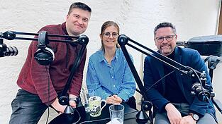 Dr. Gerhard Hopp, Diana Binder und Dominik Altmann sprechen über Weihnachten, und dessen Bräuche. Dr. Gerhard Hopp, Diana Binder und Dominik Altmann sprechen über Weihnachten, und dessen Bräuche.