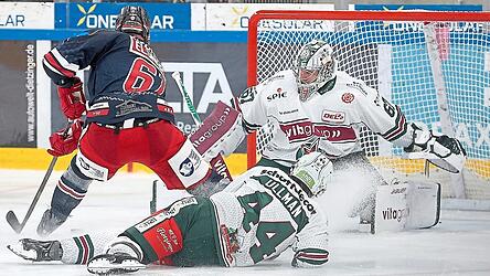 In der dritten Minute war David Elsner (links) nach seiner abgesessenen Strafzeit plötzlich auf und davon, brachte den EV Landshut mit 1:0 in Front und die VR-Bank-Landshut-Arena sprichwörtlich zum Kochen. In der dritten Minute war David Elsner (links) nach seiner abgesessenen Strafzeit plötzlich auf und davon, brachte den EV Landshut mit 1:0 in Front und die VR-Bank-Landshut-Arena sprichwörtlich zum Kochen.
