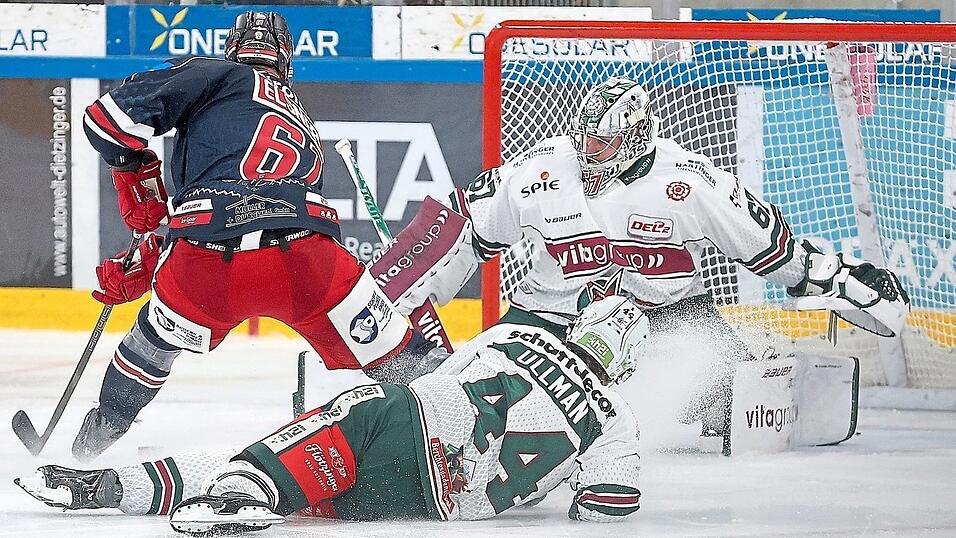 In der dritten Minute war David Elsner (links) nach seiner abgesessenen Strafzeit plötzlich auf und davon, brachte den EV Landshut mit 1:0 in Front und die VR-Bank-Landshut-Arena sprichwörtlich zum Kochen. In der dritten Minute war David Elsner (links) nach seiner abgesessenen Strafzeit plötzlich auf und davon, brachte den EV Landshut mit 1:0 in Front und die VR-Bank-Landshut-Arena sprichwörtlich zum Kochen.
