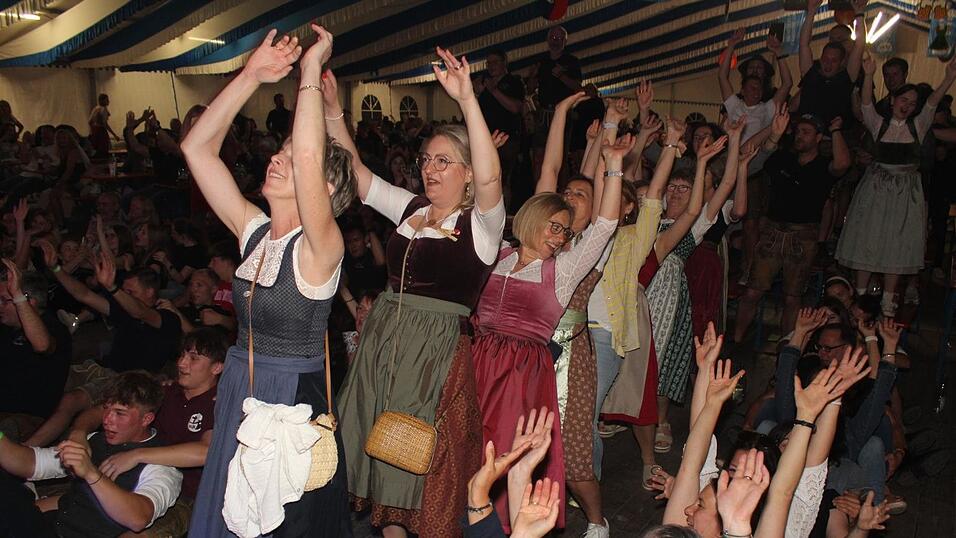 Zur Musik von Headless wurde ausgelassen gefeiert.