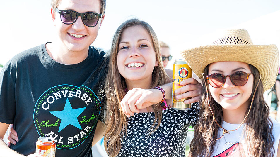 Ein Streifzug durch das Campinggelände: Trotz heißer Temperaturen sind die Festivalbesucher bestens gelaunt. (Foto: Susanne Raith) Ein Streifzug durch das Campinggelände: Trotz heißer Temperaturen sind die Festivalbesucher bestens gelaunt. (Foto: Susanne Raith)