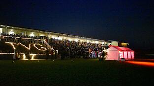 Mit rund 600 Besuchern ist das erste &bdquo;Geisenhausener Stadionsingen&ldquo; ein voller Erfolg geworden.