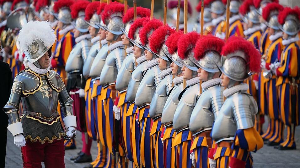 Die Schweizergarde des Papstes wurde Anfang des 16. Jahrhunderts von den Fuggern finanziert. (Archivbild)