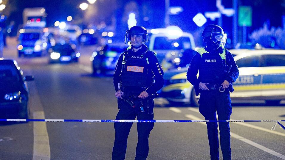 Nach ersten Erkenntnissen vermutet die Polizei, dass sich die Beteiligten kannten. Nach ersten Erkenntnissen vermutet die Polizei, dass sich die Beteiligten kannten.