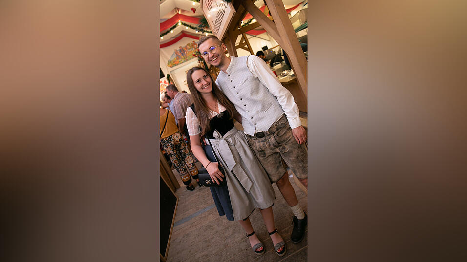 Die Partybilder vom Montag, 18. August, aus dem Festzelt Greindl. Die Partybilder vom Montag, 18. August, aus dem Festzelt Greindl.