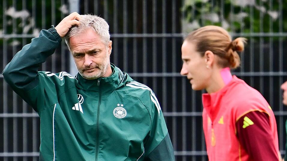 Bundestrainer Christian Wück muss auf Stammkeeperin Ann-Katrin Berger verzichten. (Archivbild)