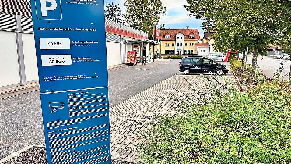Wer bei der Norma parkt, dem wird auf Hinweistafeln ausführlich erläutert, welche Regeln hier gelten. Wer bei der Norma parkt, dem wird auf Hinweistafeln ausführlich erläutert, welche Regeln hier gelten.