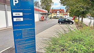 Wer bei der Norma parkt, dem wird auf Hinweistafeln ausführlich erläutert, welche Regeln hier gelten. Wer bei der Norma parkt, dem wird auf Hinweistafeln ausführlich erläutert, welche Regeln hier gelten.