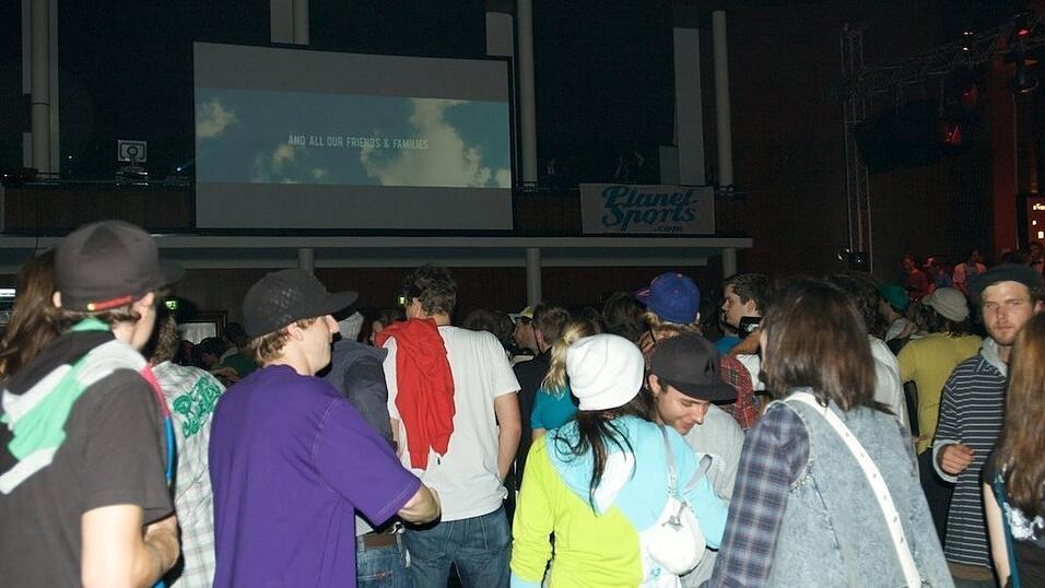 Rund 4000 Boarderfreunde feierten bei der Weltpremiere des neuesten Films von Isenseven, 'Let's go get lost' in M&uuml;nchen.