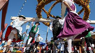 Die Zeltvergabe auf der traditionelleren &laquo;Oidn Wiesn&raquo; ist jetzt ein Fall f&uuml;r das Gericht. (Archivbild)