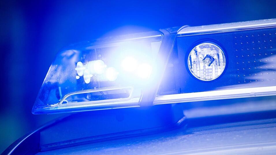 Vier Menschen wurden bei der Auseinandersetzung leicht verletzt. (Symbolbild)
