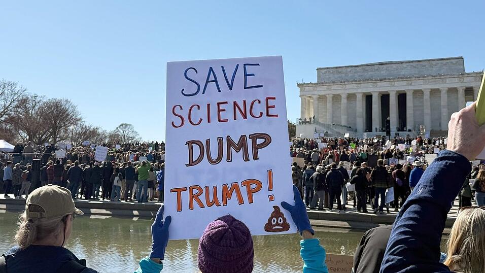 Proteste gegen die Regierung: «Rettet die Wissenschaft - Weg mit Trump!» Proteste gegen die Regierung: «Rettet die Wissenschaft - Weg mit Trump!»