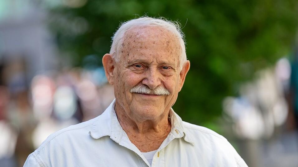 Bruno Schmaus freut sich, den Kriminellen ein Schnippchen geschlagen zu haben. Bruno Schmaus freut sich, den Kriminellen ein Schnippchen geschlagen zu haben.