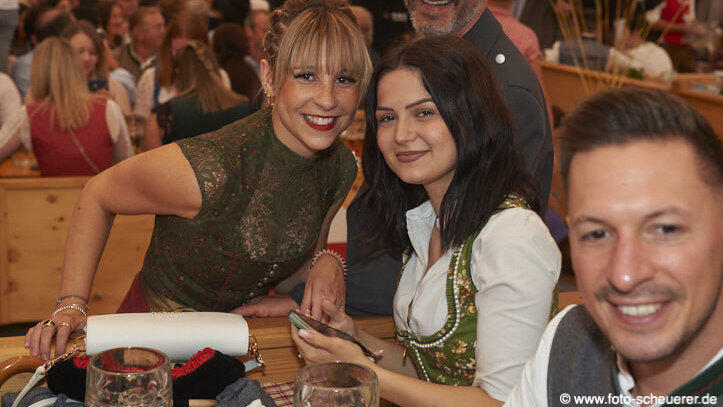 Die Partybilder vom Freitag, 12. August 2022, aus dem Festzelt Lechner.