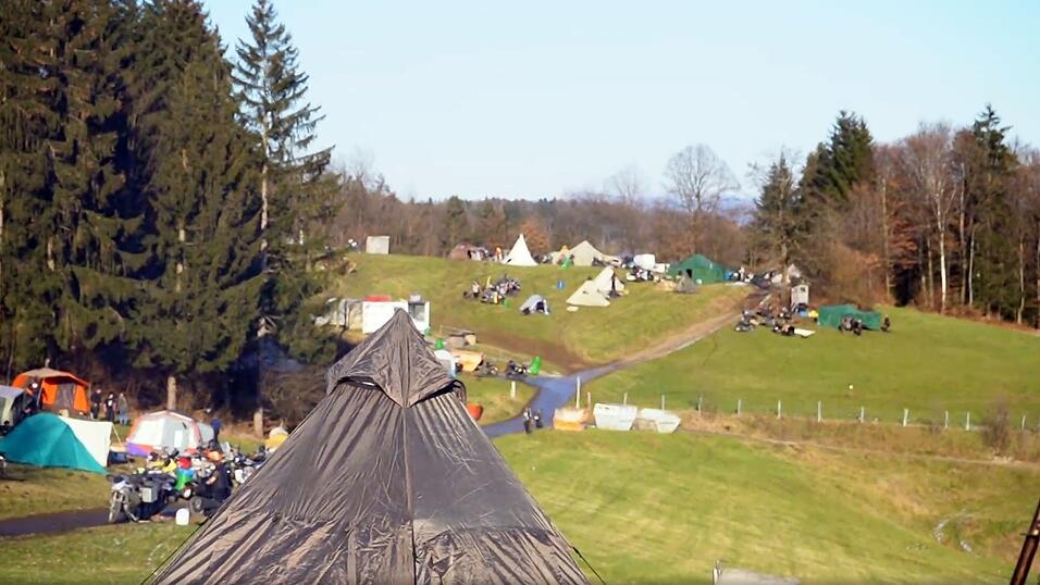 Bereits Anfang der Woche sicherten sich einige Teilnehmer gute Pl&auml;tze f&uuml;r das Elefantentreffen.