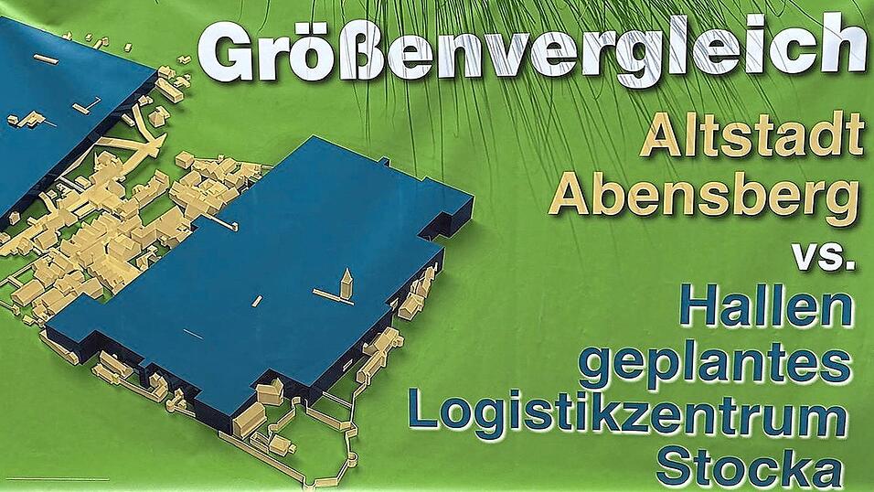 Blickfang mit Botschaft: Auf einem neuen Banner legt die Bürgerinitiative die geplanten Logistikhallen von Amazon und Panattoni virtuell über die Abensberger Altstadt. Die 3D-Animation will die gewaltigen Dimensionen des Bauvorhabens in Stocka verdeutlichen: Lediglich der Hundertwasserturm (links) und der Kirchturm von St. Barbara überragen mit ihren 35 Metern noch die Hallendächer. Blickfang mit Botschaft: Auf einem neuen Banner legt die Bürgerinitiative die geplanten Logistikhallen von Amazon und Panattoni virtuell über die Abensberger Altstadt. Die 3D-Animation will die gewaltigen Dimensionen des Bauvorhabens in Stocka verdeutlichen: Lediglich der Hundertwasserturm (links) und der Kirchturm von St. Barbara überragen mit ihren 35 Metern noch die Hallendächer.