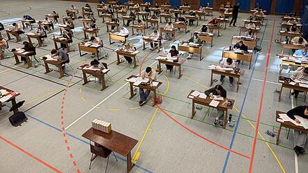 &Uuml;ber 50 Sch&uuml;ler des Dominicus-von-Linprun-Gymnasiums haben das Mathe-Abitur am Mittwoch mitgeschrieben.