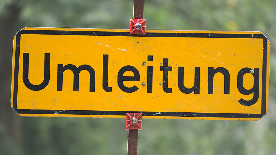 Umleitungen werden eingerichtet. (Symbolbild) Umleitungen werden eingerichtet. (Symbolbild)
