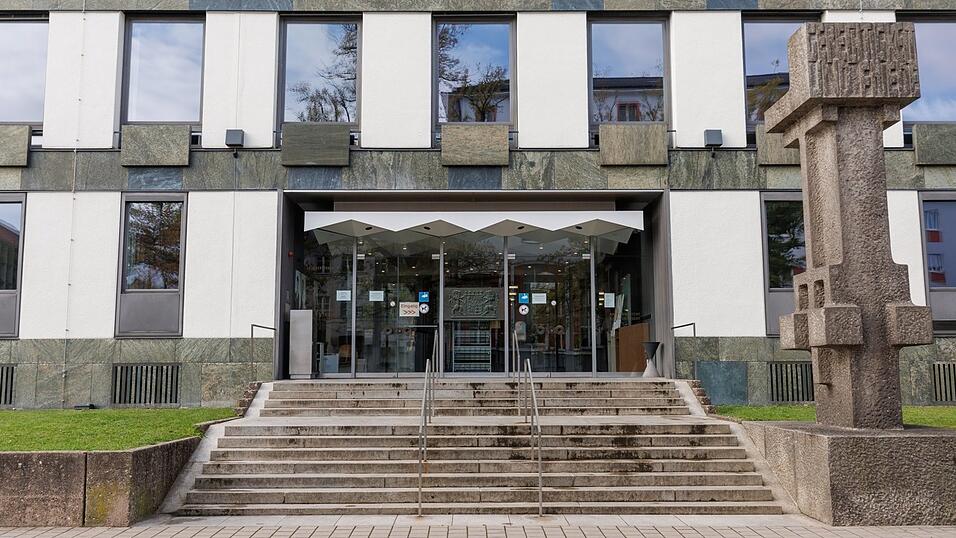 Am Landgericht Weiden ist der Rum&auml;ne am Montag wegen des gewerbsm&auml;&szlig;igen Einschleusens von Ausl&auml;ndern verurteilt worden.