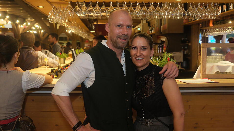 Die Partybilder vom Dienstag, 15. August 2023, aus dem Festzelt Krönner. Die Partybilder vom Dienstag, 15. August 2023, aus dem Festzelt Krönner.