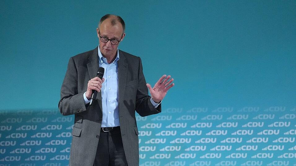 Friedrich Merz wird die Gespräche in London genau verfolgen - aber nicht selbst dabei sein. Friedrich Merz wird die Gespräche in London genau verfolgen - aber nicht selbst dabei sein.