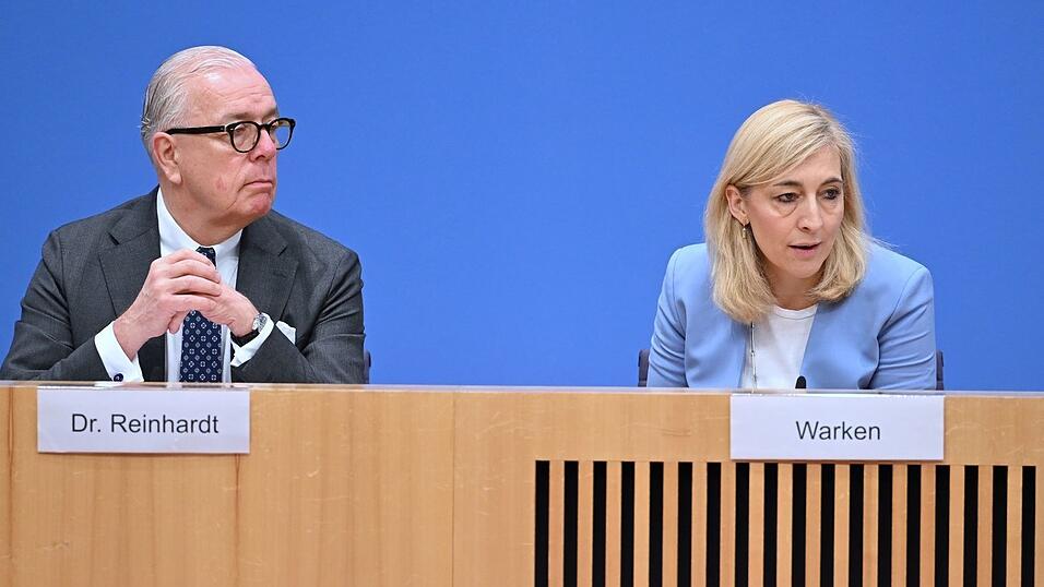 &Auml;rztepr&auml;sident Reinhardt begr&uuml;&szlig;t Ministerin Warken beim &Auml;rztetag - mit Kritik? (Archivbild)