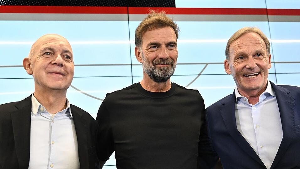 DFB-Vizepräsident Hans-Joachim Watzke (r) mit Bundestrainer Jürgen Klopp (M) DFB-Präsident Bernd Neuendorf. (Archivbild) DFB-Vizepräsident Hans-Joachim Watzke (r) mit Bundestrainer Jürgen Klopp (M) DFB-Präsident Bernd Neuendorf. (Archivbild)