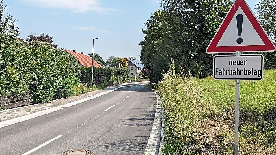 Seit Donnerstag ist zwischen Altfraunhofen und Vilsheim bei Langenvils die St 2054 wieder befahrbar. Seit Donnerstag ist zwischen Altfraunhofen und Vilsheim bei Langenvils die St 2054 wieder befahrbar.