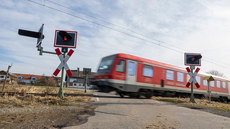 Die Bahnstrecke zwischen Traunstein und Ruhpolding wird zwischen September und November wochenlang nicht befahren. In dieser Zeit finden Bauarbeiten statt. (Archivbild)
