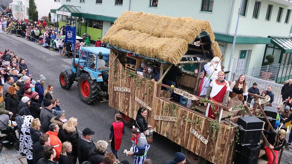 Die schönsten Bilder von den Faschingsumzügen in Bogen aus den vergangenen Jahren Die schönsten Bilder von den Faschingsumzügen in Bogen aus den vergangenen Jahren
