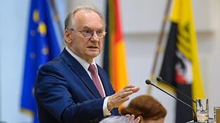 Sachsen-Anhalts Ministerpräsident Reiner Haseloff (CDU) drängt auf eine umfassende Aufarbeitung des Anschlags. (Archivbild)