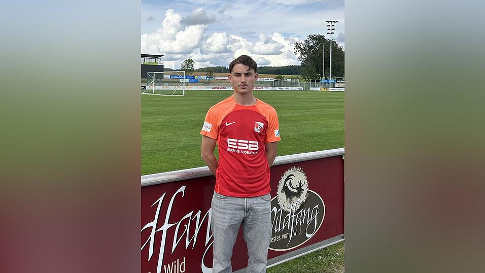 Ein neuer Stürmer für die 'Dorfbuam': Der 19-jährige Fabian Hanula. Ein neuer Stürmer für die 'Dorfbuam': Der 19-jährige Fabian Hanula.