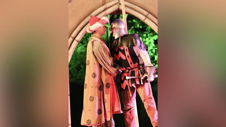 Eindr&uuml;cke von der Gruppe 'blau', die am Freitagabend die Drachenstich-Premiere gespielt hat.