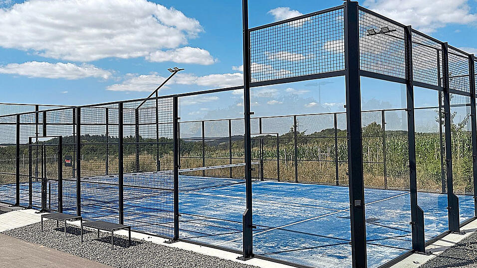 In Bibersbach entstand im Jahr 2024 das erste Padel-Spielfeld der Oberpfalz.
