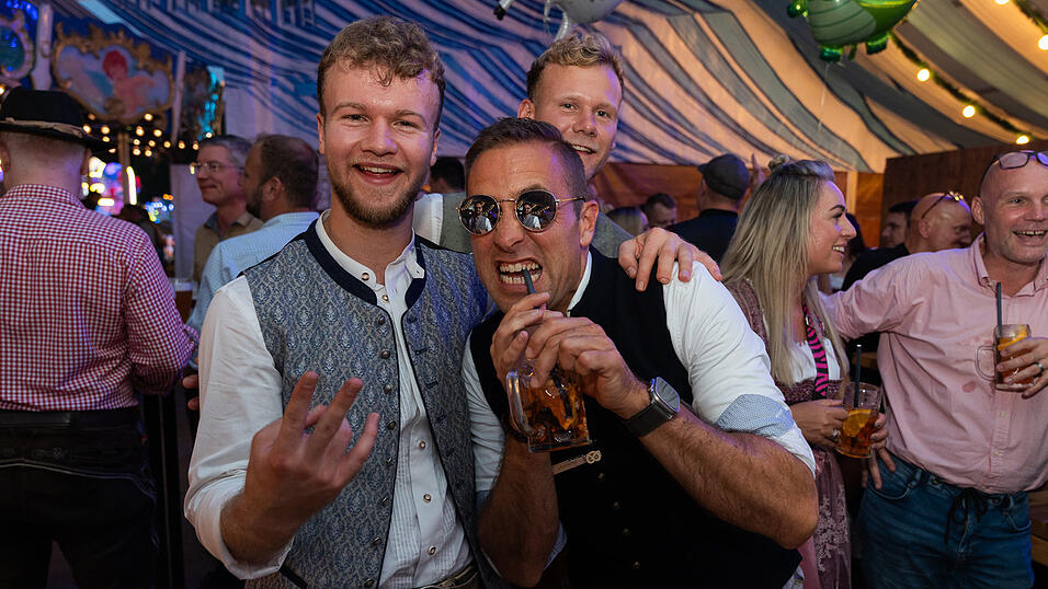 Die Partybilder vom Donnerstag, 17. August 2023, aus dem Festzelt Wenisch. Die Partybilder vom Donnerstag, 17. August 2023, aus dem Festzelt Wenisch.