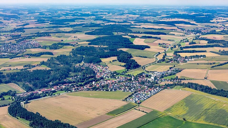 Zwischen Weihmichl (im Vordergrund) und Furth (oben links im Bild) soll die neue B299 verlaufen.