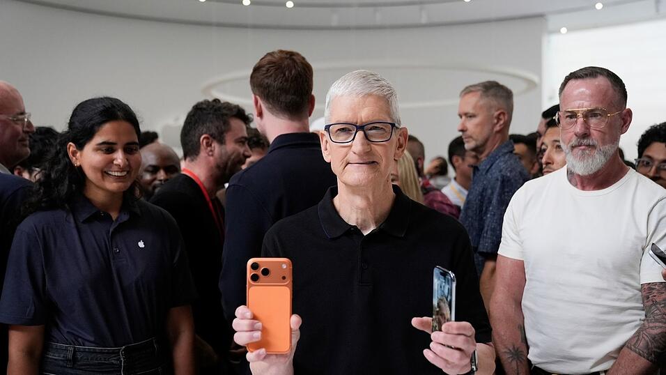 Unter Tim Cook als Konzernchef trieb das iPhone ma&szlig;geblich das Apple-Gesch&auml;ft an. (Archivbild)