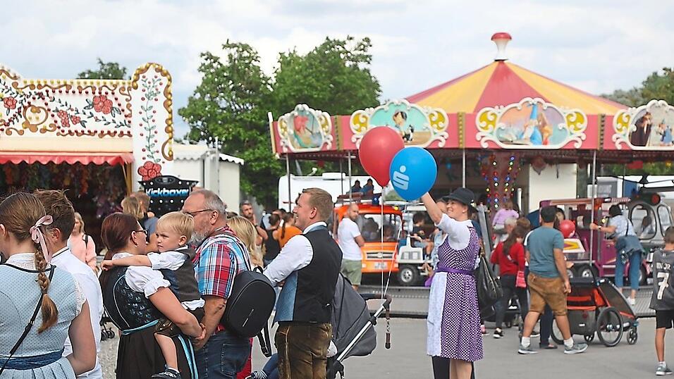 Familiennachmittag und Dirndl- und Burschenschaftstreffen auf dem Taufkirchener Volksfest.
