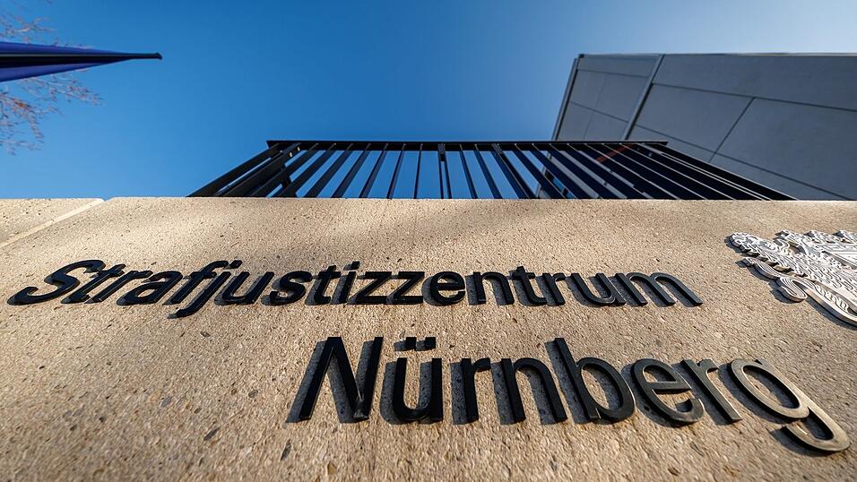 Nach dem Mord an seiner Ehefrau muss ein Rentner ins Gef&auml;ngnis. Das Landgericht N&uuml;rnberg-F&uuml;rth verurteilte ihn zu neun Jahren Haft.