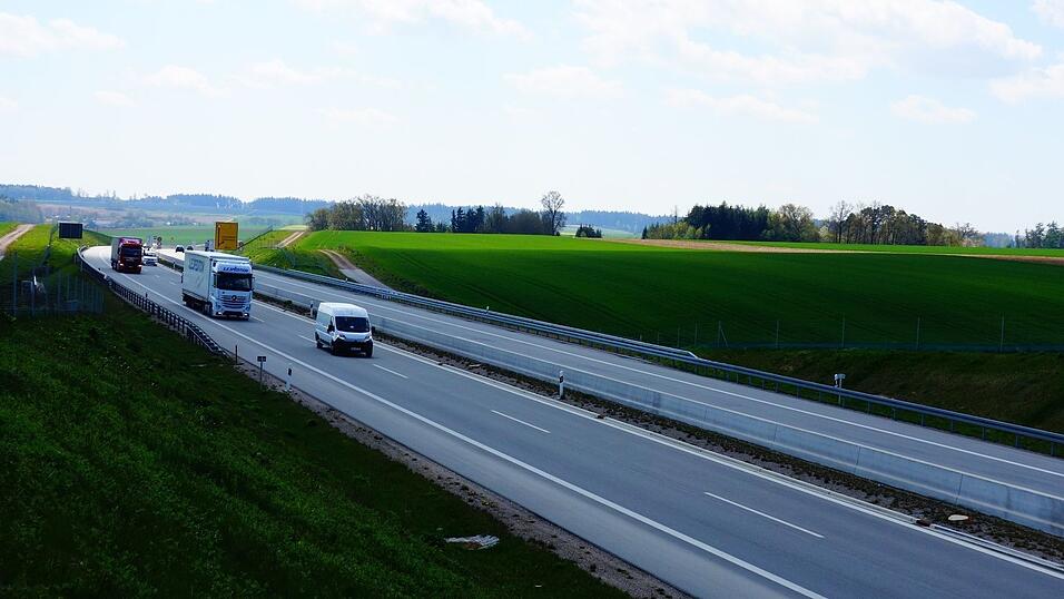 'Gelbe Autobahn', sagen die einen, Entwicklungstreiber, die anderen. 'Gelbe Autobahn', sagen die einen, Entwicklungstreiber, die anderen.