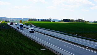 'Gelbe Autobahn', sagen die einen, Entwicklungstreiber, die anderen.