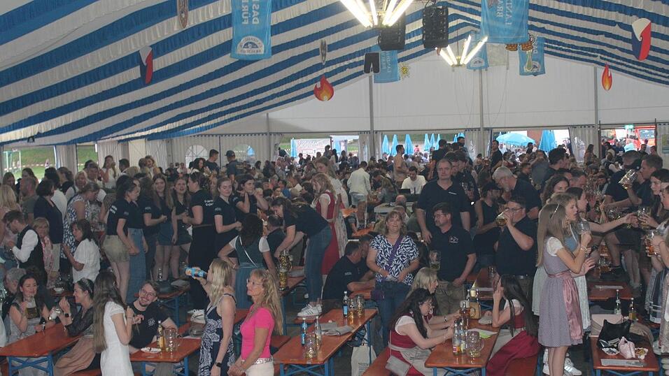 Zur Musik von Headless wurde ausgelassen gefeiert.