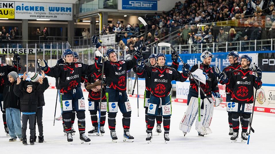 Grund zur Freude hatten die Tigers und ihre Fans nach dem Heimspiel gegen Augsburg. Das 9:1 war der höchste Sieg in Straubings DEL-Historie.