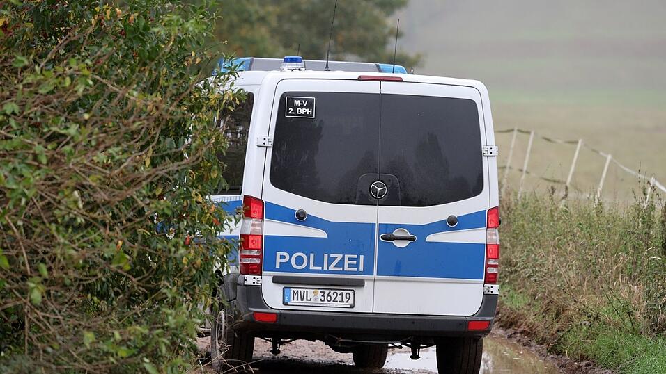 Mit großer Anstrengung suchte die Polizei nach dem Jungen.