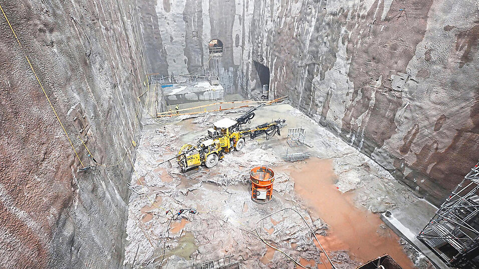 Bereits gebaut wird derzeit am Pumpspeicherkraftwerk Forbach in Baden-W&uuml;rttemberg. Die neue Anlage soll nach den Planungen des Energiekonzerns EnBW im Herbst 2027 in Betrieb gehen. Ein Kernelement dabei ist ein Tunnelsystem im Berg, ein sogenannter Kavernenwasserspeicher.